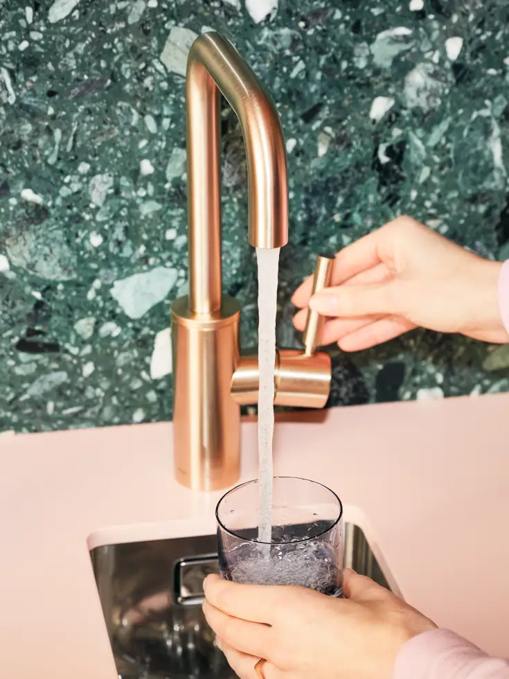 META_SQUARE_Brushed_Champagne_Editorial_02
