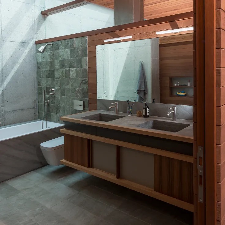 Triesch_Residence_by_Ray_Kappe_bathroom_2