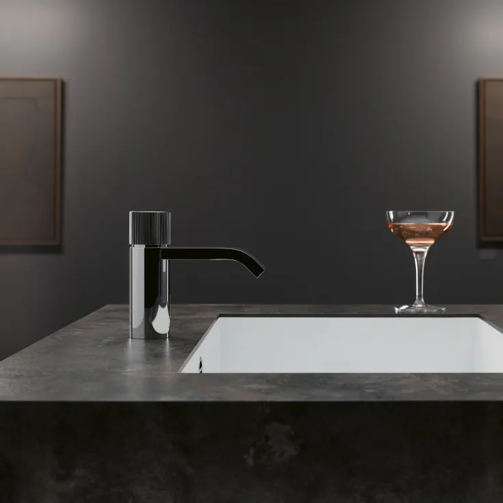 IMO Grifería de lavabo con función de apertura y cierre electrónicos sin válvula - Latón cepillado (Oro 23k) - 44 515 670-28