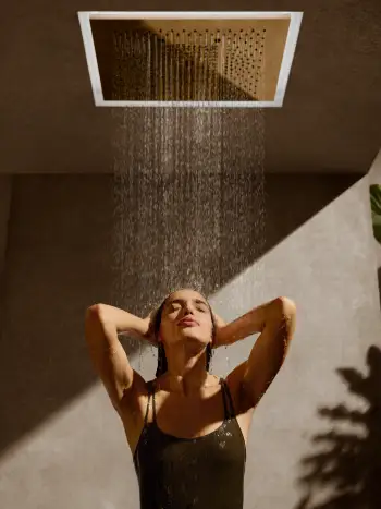 Dornbracht_Showers_SERENITY-SKY+_PR_FR_Model_04