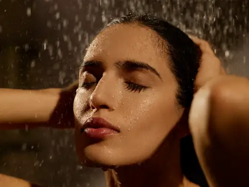 Dornbracht_Showers_SERENITY-SKY+_PR_FR_Model_02