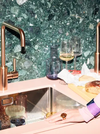 META_SQUARE_Brushed_Champagne_Editorial_04