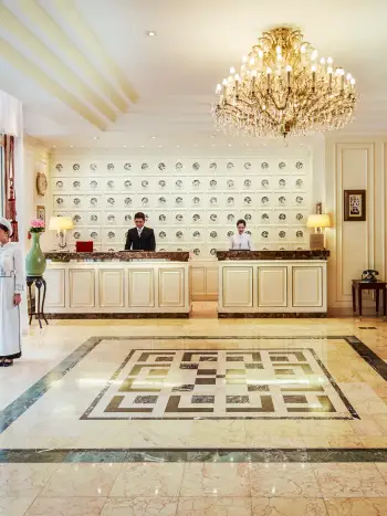 Hotel Sofitel Legend Metropole Hanoi - Entrance