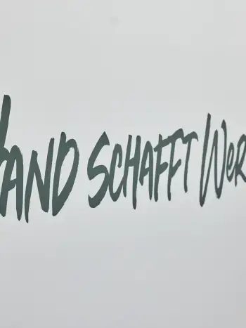 Hand schafft Wert