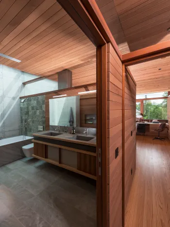 Triesch_Residence_by_Ray_Kappe_bathroom_2