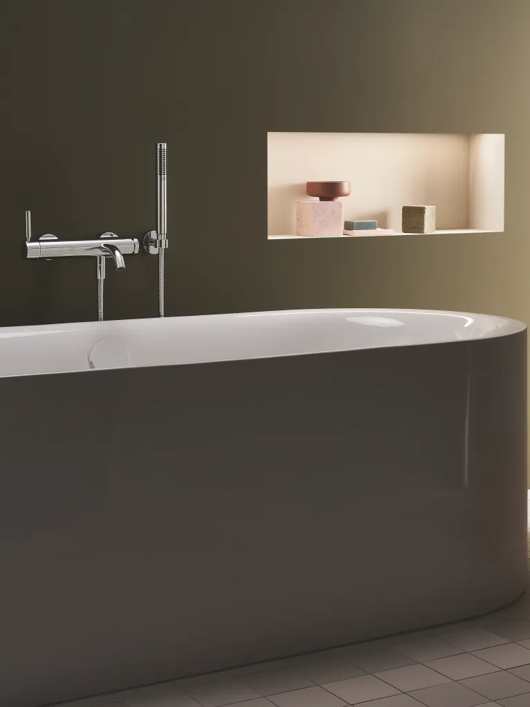Premium design tub faucet minimalistic
