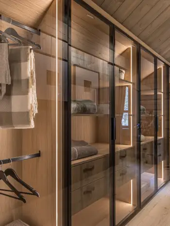 Montana_dressing room_01