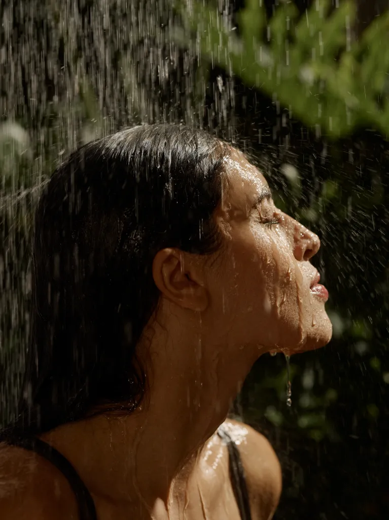 Dornbracht_Showers_SERENITY-SKY+_PR_FR_Model_01