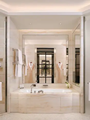 The_Peninsula_London_Bathroom_1