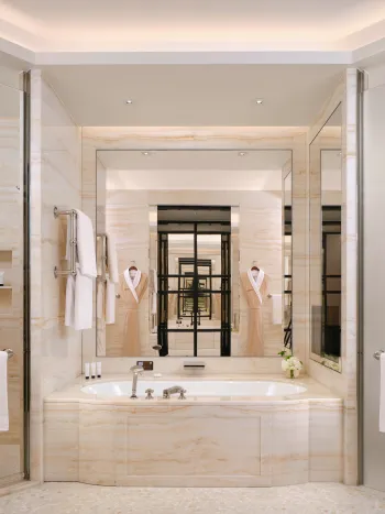 The_Peninsula_London_Bathroom_1