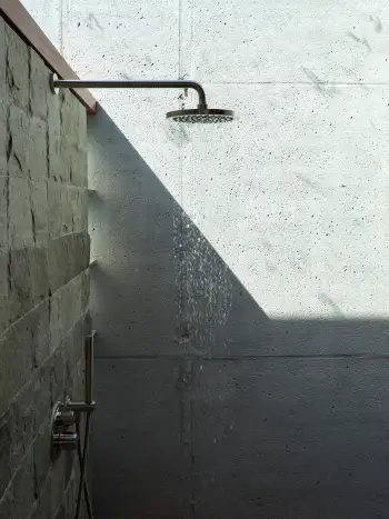 Triesch_Residence_by_Ray_Kappe_bathroom_4