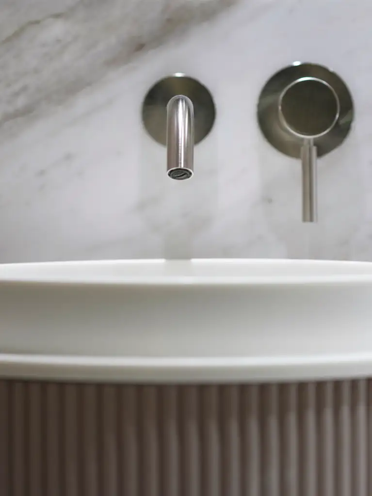 REN62_small_bathroom_4