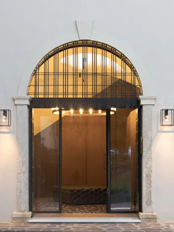 Hystorical Dwelling_entrance_01