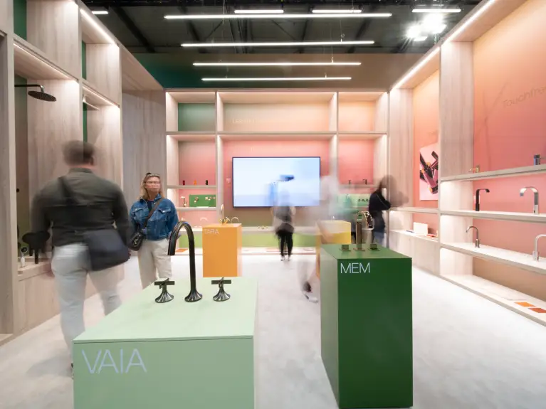 3- Dornbracht Stand Salone 2022 - Visitors on Stand H.R.