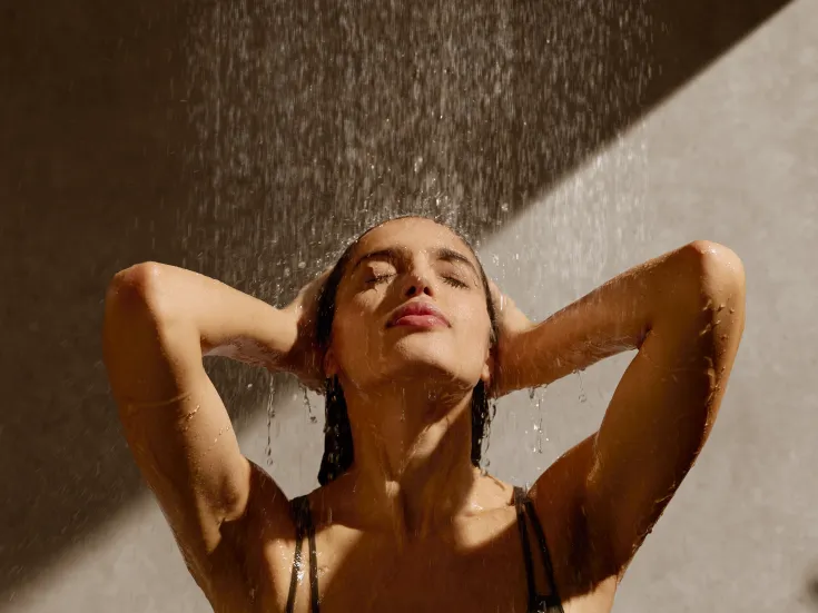 Dornbracht_Showers_SERENITY-SKY+_PR_FR_Model_04