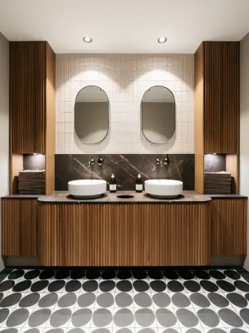 Refugium_Lunz_public_restroom_1
